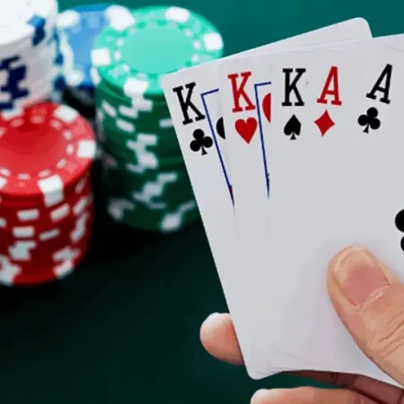 Cách Chơi Poker Cơ Bản: Hướng Dẫn Từng Bước Cho Người Mới Bắt Đầu