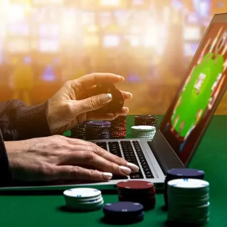 Kỹ Thuật Chơi Poker Cơ Bản Cho Người Mới: Hướng Dẫn Từng Bước