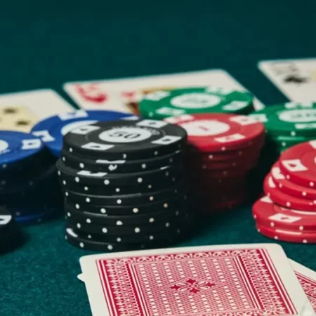 Chiến Thuật Chơi Poker Hiệu Quả: Hướng Dẫn Từ Cơ Bản Đến Nâng Cao